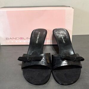 Bandolino Black Croc-Embossed Mules s7.5